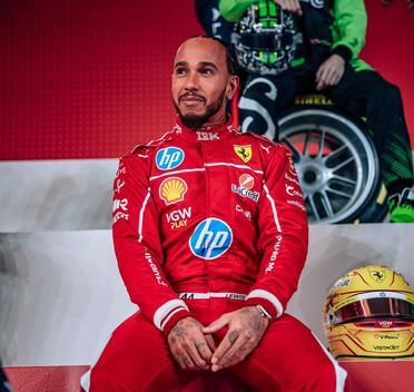 开云体育下载-红牛车队翻盘哈斯车队，塞恩斯高光表现