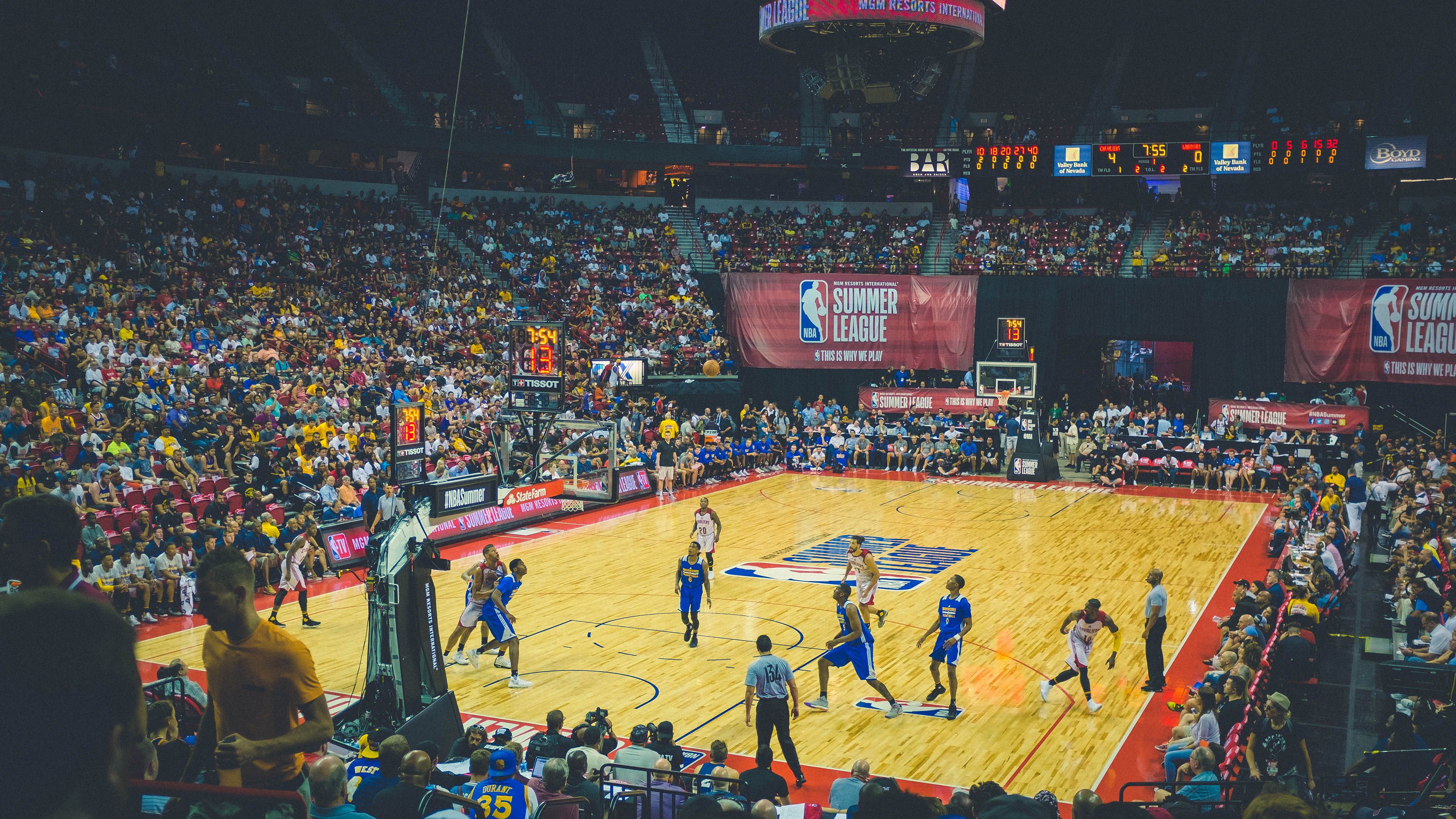 猛龙强势晋级雄鹿，小贾伦赛后评分拉满，一场定义赛季的胜利