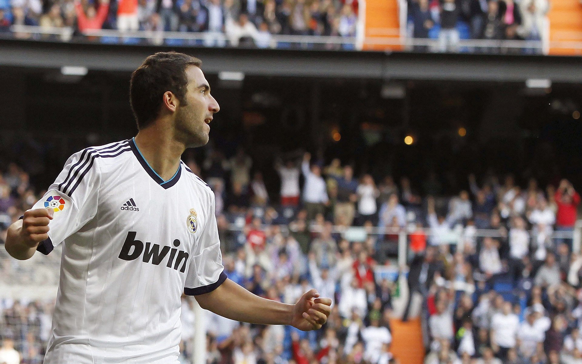 意甲焦点战之夜，班凯罗进攻端无人可挡，独舞照亮圣西罗